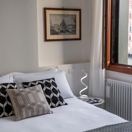 Design Apartment With Balcony On The Grand Canal R&R Venice Exterior photo